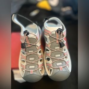Open hiking shoe